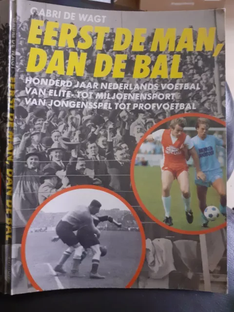 Eerst de Man, dan de Bal - 100 Jaar Nederlands voetbal Gabri De Wagt Book 326 **