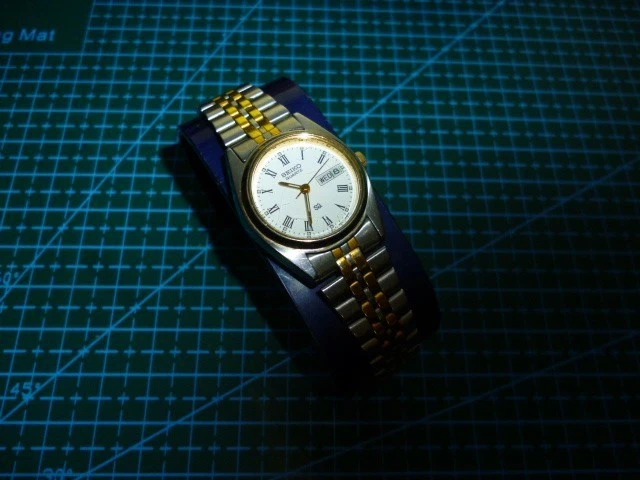 LADIES VINTAGE SEIKO SQ Womens Daydate Two Tone Quartz Watch  display picture 2