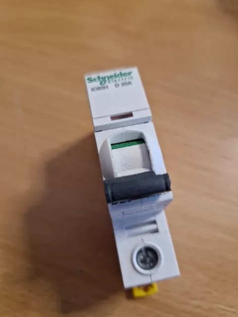 Schneider Acti 9 iC60H MCB 20A Typ D - unbenutzt Neu