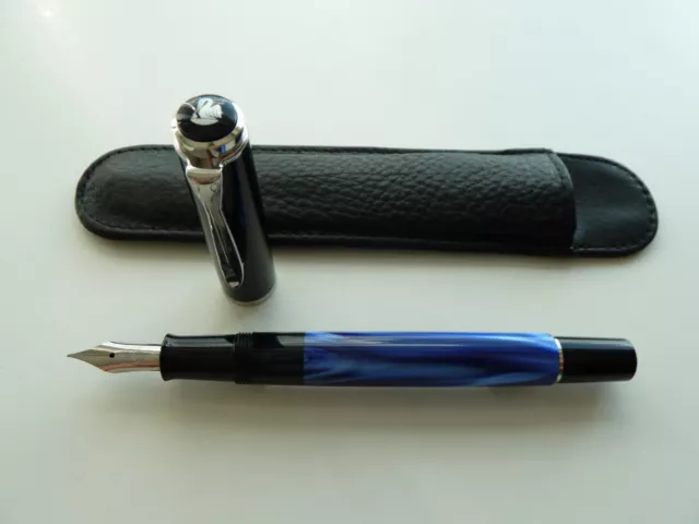 Pelikan Classic M205 - Füllfederhalter  - blau - inkl. Etui