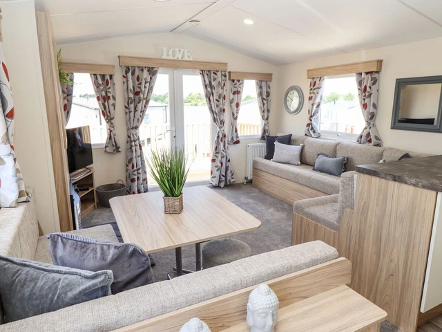 3 Bed Lodge Break @ 7 Lakes Country Park Crowle Lincs Dn17 Watersports Fishing
