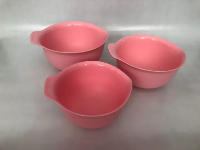 https://www.picclickimg.com/5ecAAOSwldpg8gVr/New-KitchenAid-Set-of-3-Mixing-Bowls.webp