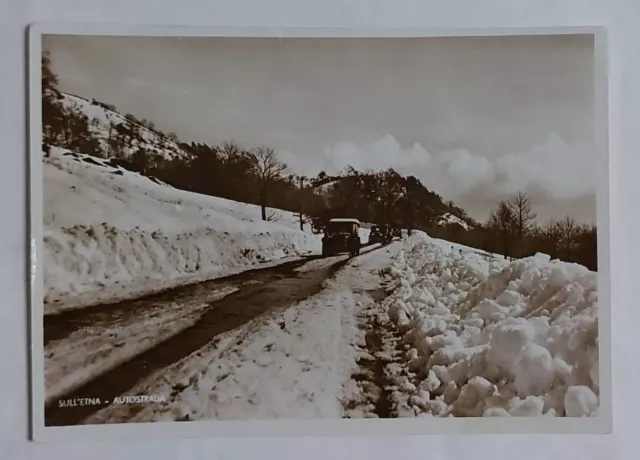 CATANIA - 1  - SULL ' ETNA - AUTOSTRADA , no vg anni 50 f.g. Con Auto
