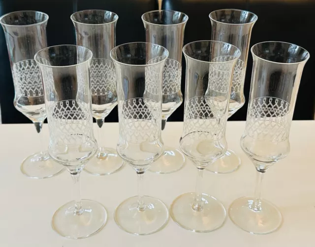 8 Elegante Champagne Flute Sektgläser mit gravierter Muster von 1950er