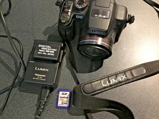 Panasonic LUMIX DMC-FZ45 14MP Digitalkamera - Schwarz