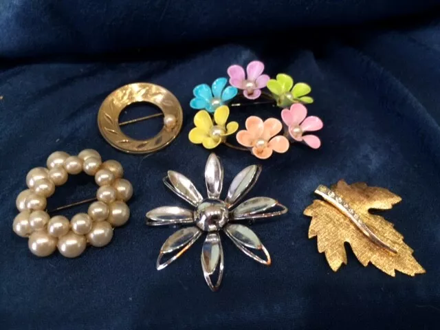 COSTUME FASHION JEWELRY PINS BROOCHES VINTAGE FLORAL FLOWERS PEARLS Lot of 5