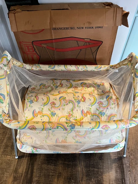 VTG Bilt Rite Infant Baby Play yard Playpen Bed Puppies Rainbow Mesh Sides 1980s