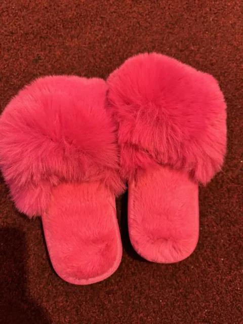 WOMEN FUZZY PANEL Bedroom Slippers dark Preppy Pink Fuzzy Slippers £8. ...