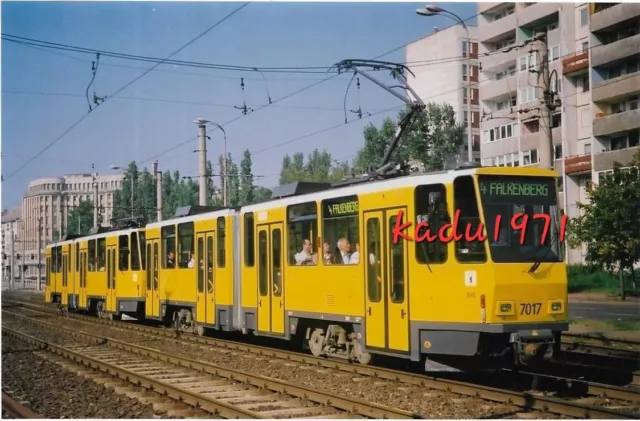 N147) Foto BVG Berlin Straßenbahn, Mollstraße, KT4D 7017, Linie 4. 1994