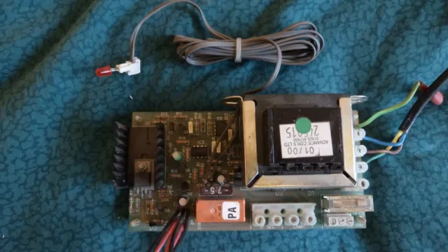 PCB d'alimentation de secours, commande basse tension 12 V 50 W onduleur sauvegarde ininterrompue.