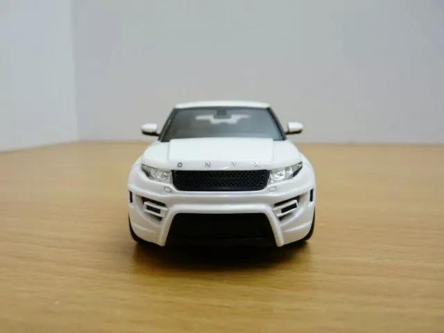 RANGE ROVER EVOQUE blanc préparé par ONYX 1/43 5 portes 3