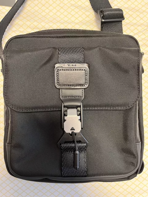 TUMI Alpha Bravo Junior Umhängetasche, Schwarz