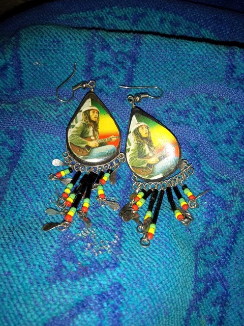 A23P-REGGAE BOB MARLEY RASTA COLOR GREEN YELLOW RED WOOD  Dangle EARRINGS Beaded