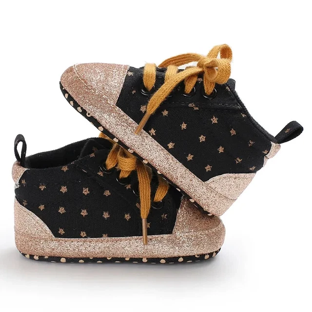 scarpe da ginnastica, sandali, scarpe per bambini.