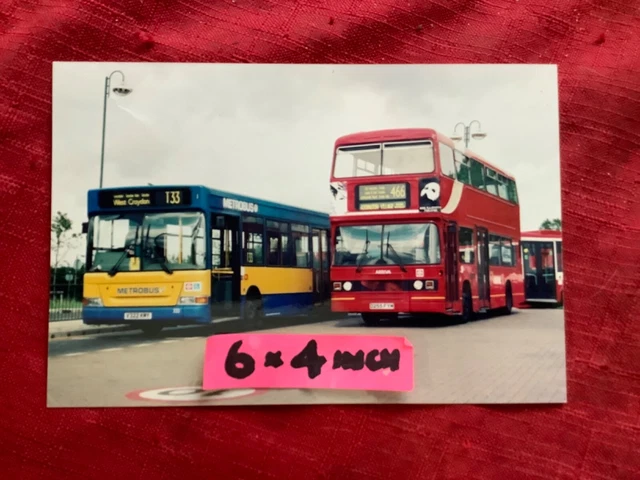 LONDON BUS PHOTO B/W METROBUS 322 V322 KMY Rt T 33 ARRIVA L D255 FYM Rt 466
