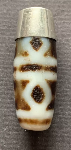 DZI BEAD, Tibet,  Buddha Tian Zhu China Asia Amulett  中国西藏 etche (E169)