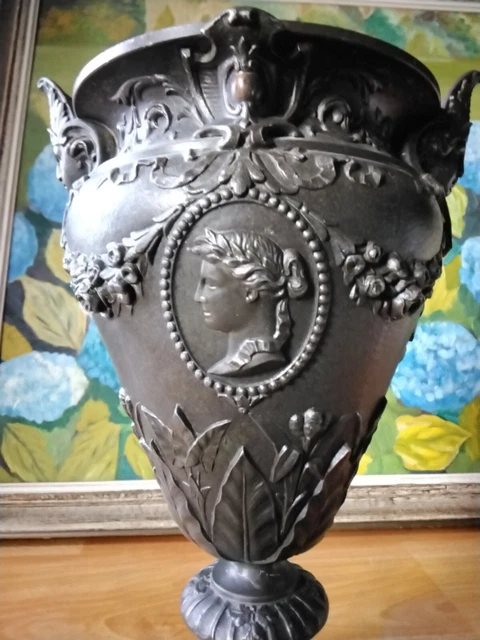 Vase Balustre en Régule décor personnages Antique période Napoléon III