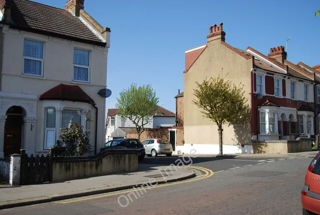 Photo 6x4 Road off Coniston Rd Croydon/TQ3365  c2011