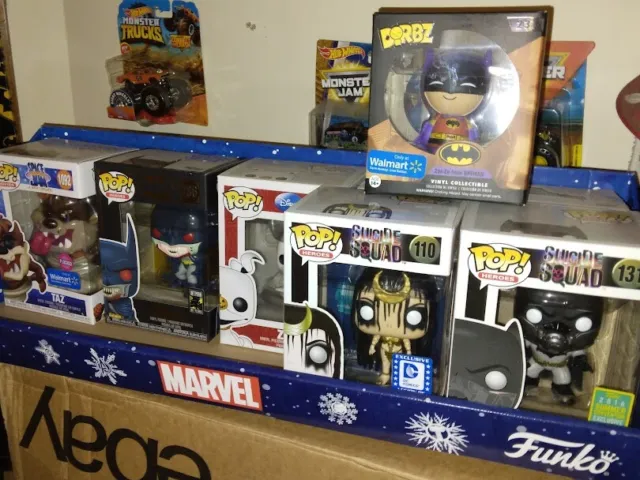 🔥😎🎁 Marvel Holiday & Space Jam 🎁😎 Store Display Boxes  Funko Pop! Cardboard