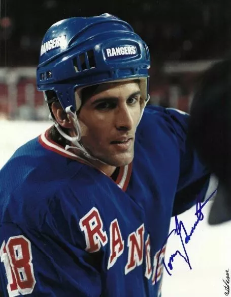Autographed ANTON VOLCHENKOV 8X10 New Jersey Devils Photo - Main Line  Autographs