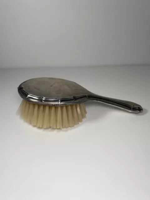 Brosse à cheveux douce ancienne en métal argenté. Brosse pour bébé PLET Danemark