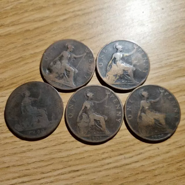 5 x vintage British One Penny coins dated 1890, 1897,  1901 & 1900 x2