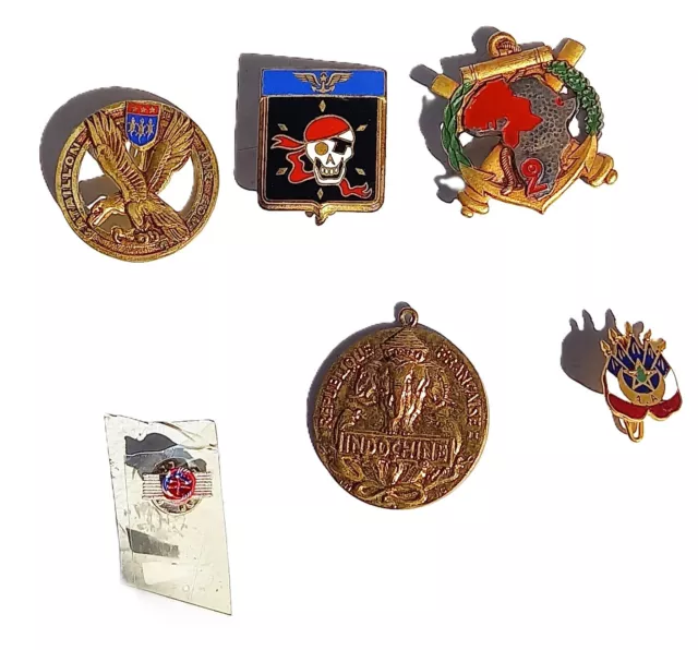 lot  insignes militaires divers et médaille