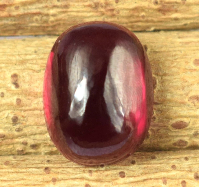 Rubis Naturel De Birmanie 9.95 Ct Cabochon Ovale Rouge - Certifié AGI, Excellent état, Sans Traitement