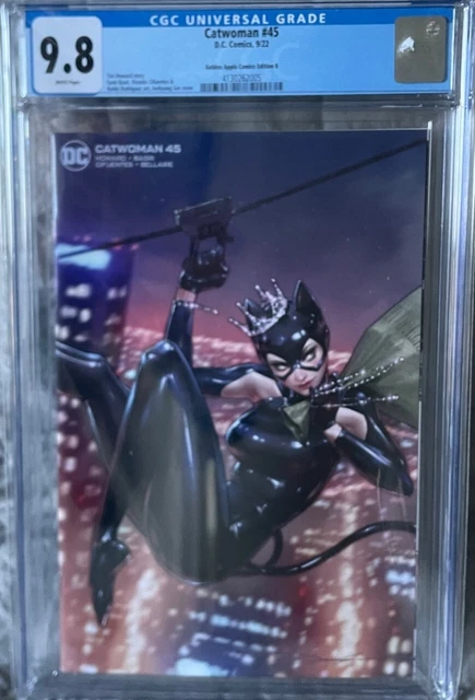 Catwoman #45 Golden Apple Comics Ed B CGC 9.8 D.C. Comics 2022 White Pages
