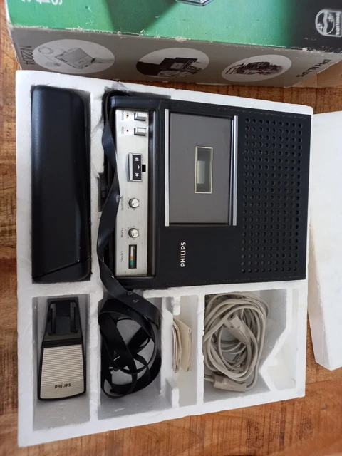 Vintage magnétophone cassette Philips N 2204 avec housse acces et boite 2