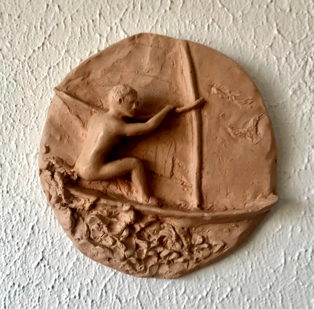 Medaillon Terre Cuite surfeur nu signé numéroté Bonifacio sculpture  bas relief