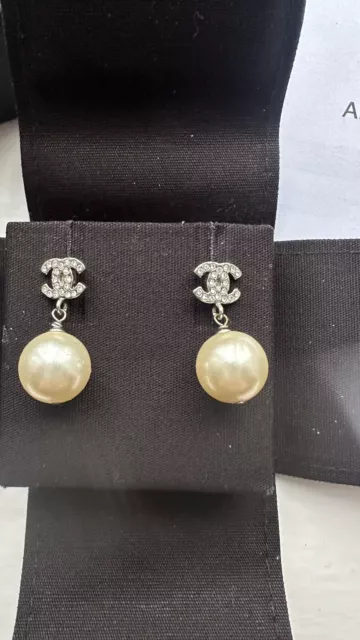 Chanel pearl shop drop earrings price