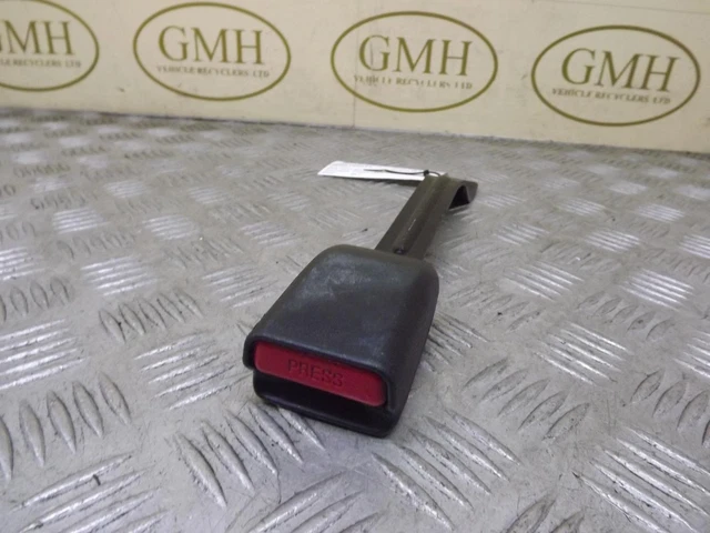 SUZUKI SPLASH Mk1 Gauche Côté Passager Avant Boucle de Ceinture Tige 2008-15