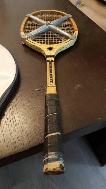 Ancienne raquette de tennis en bois vintage (1920-1980