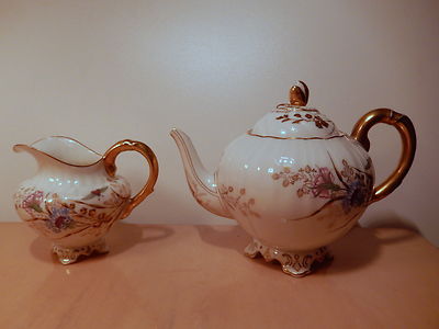 ADORABLE POT A LAIT EN PORCELAINE DE PARIS XIX AU DECOR DE LIBELLULES 