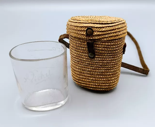 Verre de cure Vichy gradué avec son panier