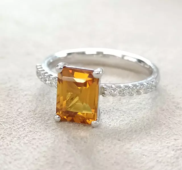 Anello oro Bianco 18 kt  con CITRINO GIALLO taglio smeraldo e DIAMANTI oro 750