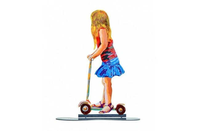 Escultura pop art metal "Girl On Scooter" de DAVID GERSTEIN