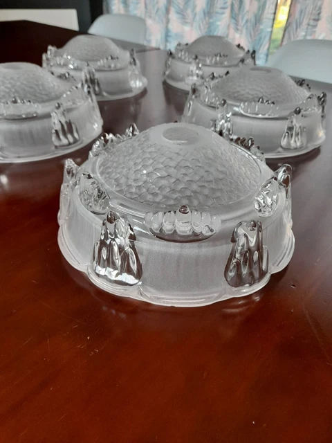Lot de 5 abat-jour, coupelle en verre préssé moulé  EZAN art-déco.