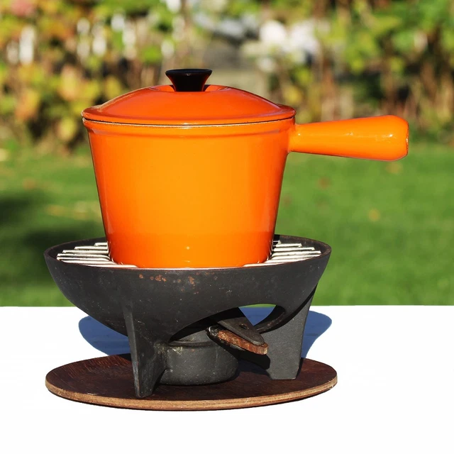 SERVICE A FONDUE LE CREUSET EN FONTE ORANGE AVEC 8 FOURCHETTES LE CREUSET