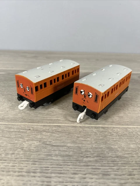 TOMY TRACKMASTER THOMAS the Tank Engine Annie & Clarabel Passenger ...