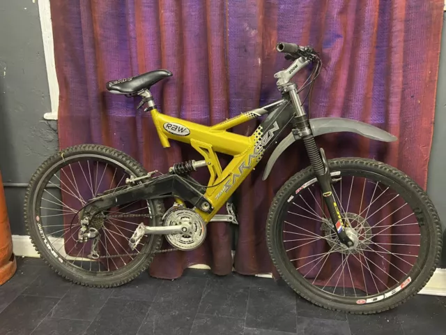 Team saracen sales raw mountain bike