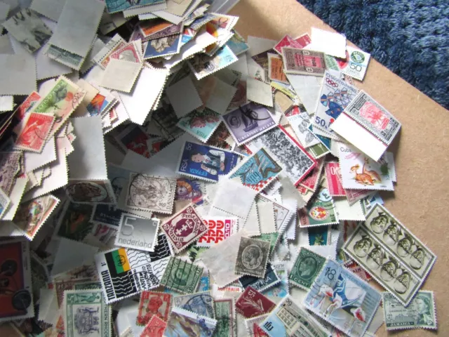 World Used Postage Stamps. 30g mixture (350+ stamps). Off Paper. FREE POSTAGE. 2