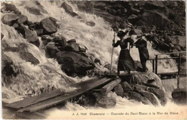 CPA CHAMONIX - Cascade du Nant-Blanc a la Mer de Glace (108658)