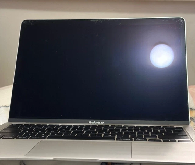 APPLE MACBOOK AIR 13inch M1 2020 256GB Silver No cords 100.00