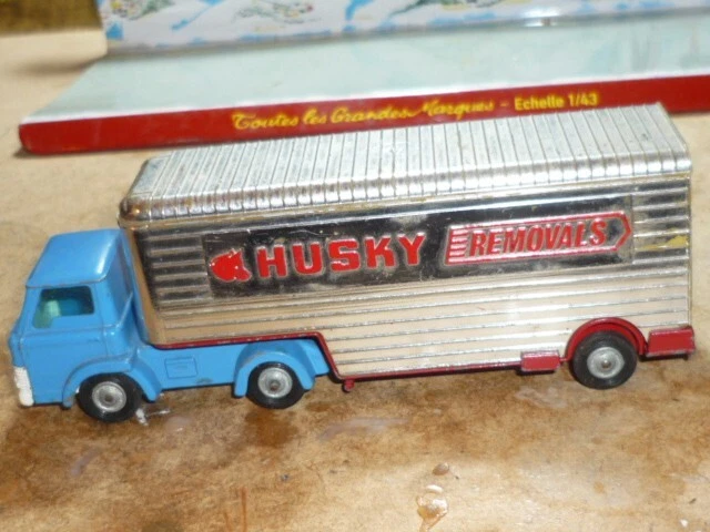 Garage Husky Avec 4 Voitures Et Camion Semi-remorque – Jouet Ancien