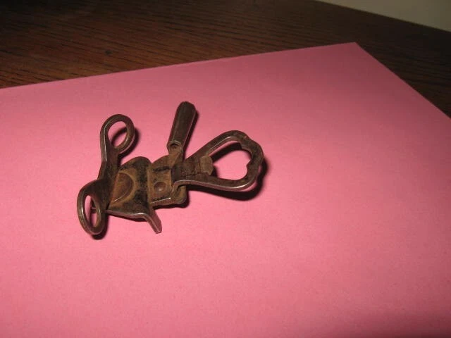 ANCIEN OUVRE BOITE de Conserve Pratric Boy Scout au jeune Scout Gravé