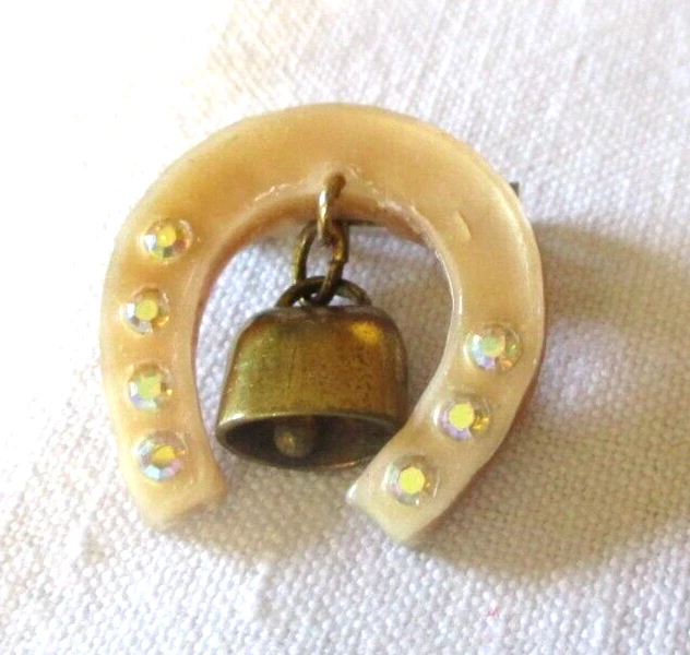 Broche Ancienne Porte-bonheur En Fer à Cheval Argenté - Objet Vintage Embossé - Très Bon état