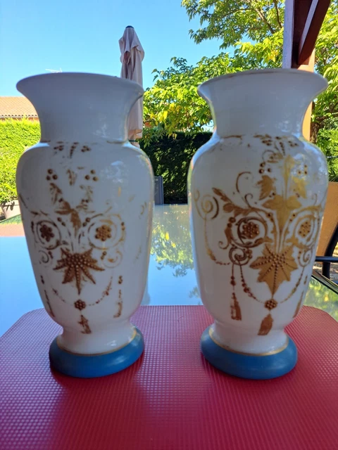 Ancienne Paire De Vases En Opaline Decor Relief Rehaussè Or Napoleon III. 2