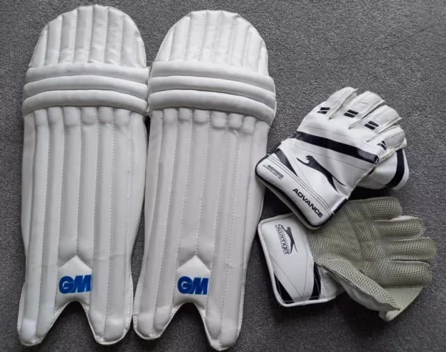 Junior Cricket Pads & Wicket Keeper Gloves